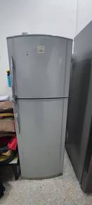Peti Sejuk Dua Pintu Toshiba