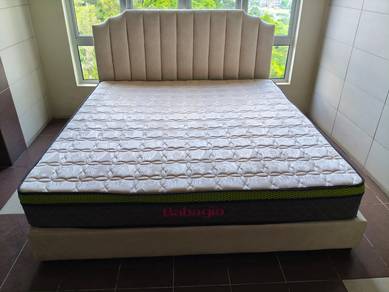 King size bed frame and mattre