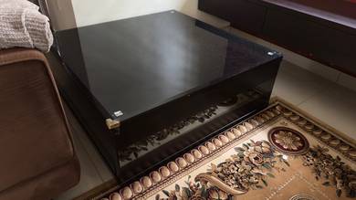 Cofee table, dining table & six chairs extra cover