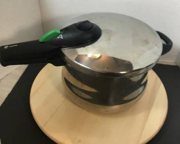Pre-loved Fagor Rapid Express 6L pressure cooker