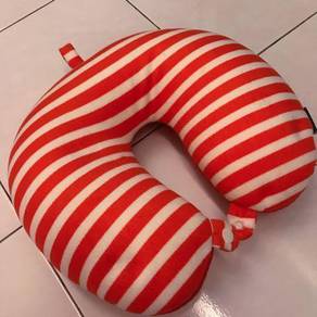 U-shape neck travel pillow