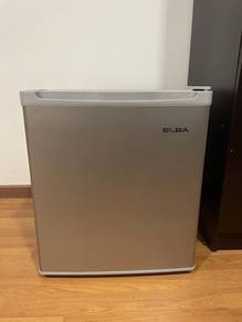 Selling mini fridge barely used