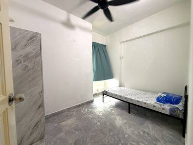Room in Bandar Tasik Selatan, KUL