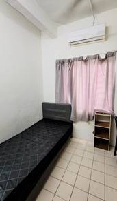 Room in Kota Kemuning, SGR
