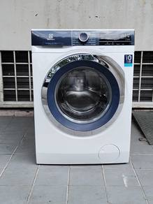 Electrolux front load washer washing machine 10`k