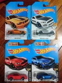 Hotwheels Ford Mustang GT Shelby GT350R lot
