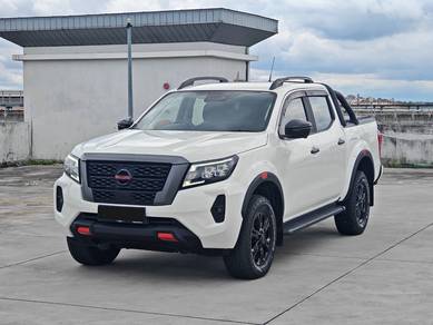 Nissan Navara PRO-4X in Bandar Puteri Puchong, SGR