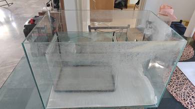Aquarium with filter pump