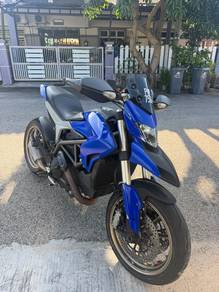 Ducati Hyperstrada 821