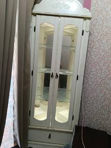 Almari penjuru berlampu