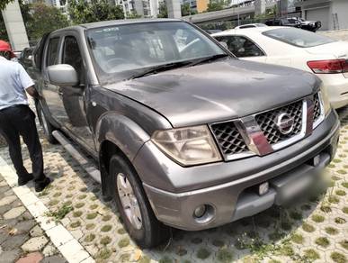 Nissan Navara CALIBRE in Old Klang Road, KUL