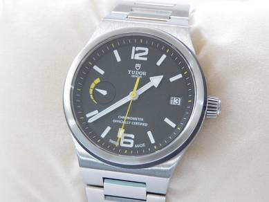 Tudor North Flag 

Brand: Tudor