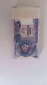 100 pieces of rm 1 notes