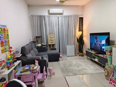 Condominium For Sale in Green Park
