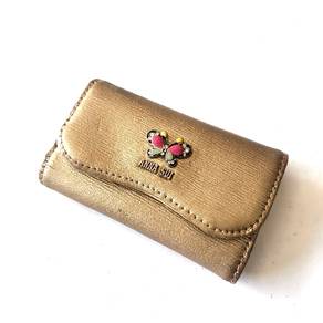 Authentic ANNA SUI key case in gold
