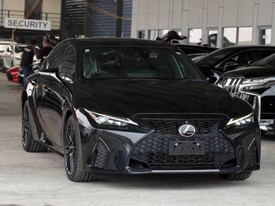 Lexus IS 300 F SPORT MODE BLACK in Johor Bahru, JHR