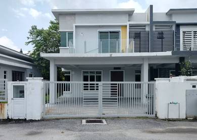 Semi-Detached House For Sale in Sikamat,NSN