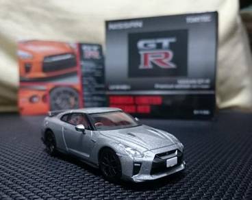 1/64 Tomica Limited Vintage '17 Nissan GT-R silver