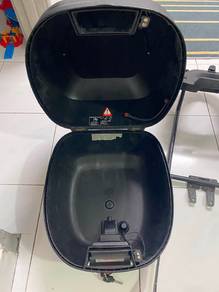 Monorack + Box Givi untuk dilepaskan