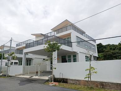 Bungalow House For Sale in Durian Tunggal,MLK