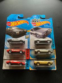 Hot Wheels ‘81 Delorean DMC-12 Set