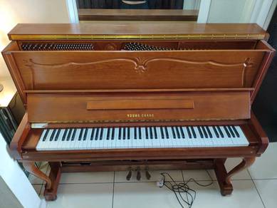 Young Chang U-121 Upright Piano with heater/Korea 