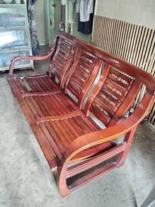 Kerusi kayu 