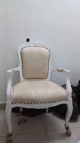 Throne chair