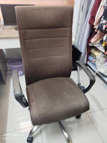 Kerusi pejabat roda 