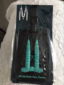 klcc petronas twin tower luggage tag