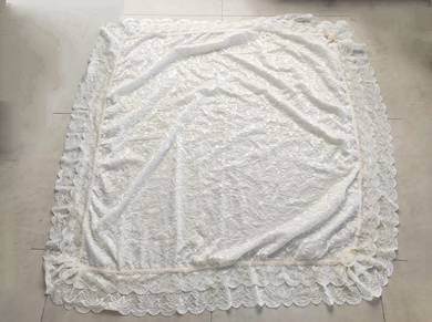 (Alas meja renda) Lace lacey table cloth (4 feet)