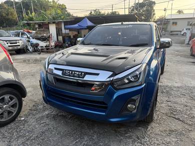 Isuzu D-Max V-CROSS 4x4 in Tawau, SBH