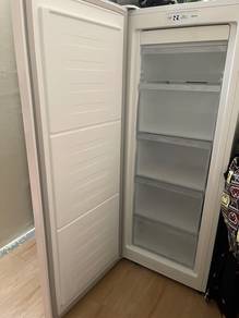 upright freezer hisence 180L