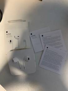 Apple Earpods with lightning connector