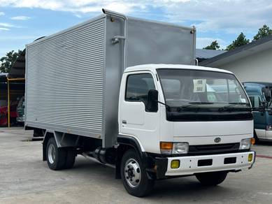 Nissan MK120CS Box Van