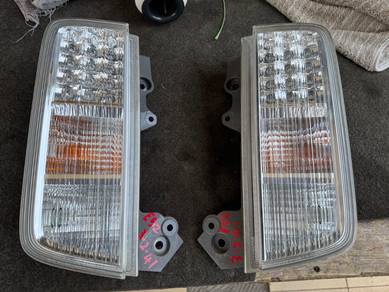 No 3-2-41 Nissan Elgrand E52 Rear Signal Lamp Jpn
