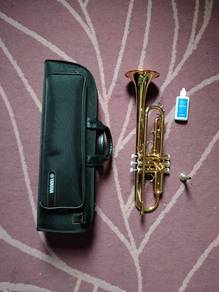 Yamaha YTR2330 gold trumpet