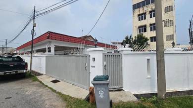Bungalow House For Rent in Bachang,MLK