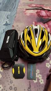 bag serta helmet