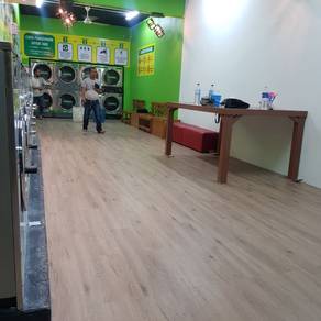 INSTALL LANTAI JENIS VINYL l tebal 3mm kalis anai