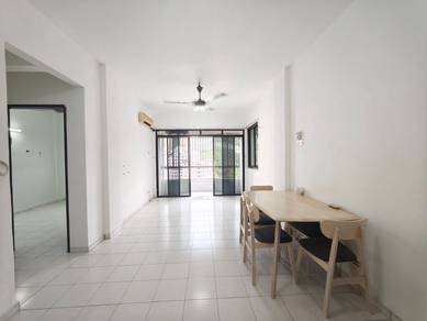 Condominium For Sale in Greenlane Heights