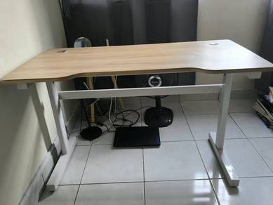Height-adjustable Desk