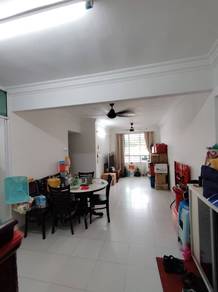 Apartment For Sale in Centrio Avenue