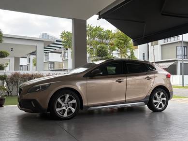Volvo V40 CROSS COUNTRY T5 in Kajang, SGR