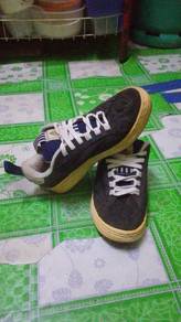 secondhand shoes in owesome condition