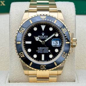 Rolex Submariner Date 18K YG Black 126618LN
