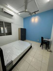 Room in Kota Kemuning, SGR