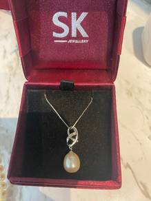 SK Pearl necklace and bracelet
