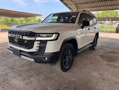 Toyota Land Cruiser 300 GR SPORT in Kota Kinabalu, SBH
