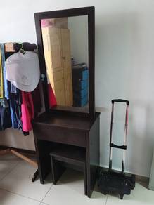 Meja Solek 